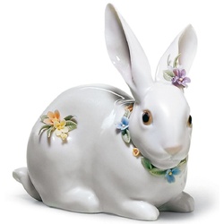 Casa Padrino Luxus Porzellanfigur Hase mit Blumen Weiß / Mehrfarbig 12 x H. 11 cm - Handgefertigte & Handbemalte Luxus Porzellan Deko