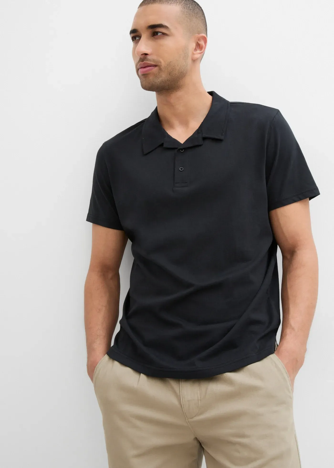 Poloshirt BONPRIX, Herren, Gr. 48/50 (M), schwarz, Single Jersey, Obermaterial: 100% Baumwolle, unifarben, regular fit hüftbedeckend, Rundhals, Shirts, Basic-Form, kurze Druckknopfleiste, Umlegekragen, reine Baumwolle