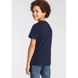 delmao T-Shirt "mit Logo-Print für Jungen", Jungen, Gr. 176/182, blau (marine), Single Jersey, Obermaterial: 100% Baumwolle, bedruckt, Basic hüftbedeckend, Rundhals, Shirts T-Shirt, Kurzarm, Basic-Passform, mit Logodruck, Rundhalsausschnitt