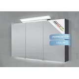 Intarbad Badezimmerspiegelschrank 3-türiger Spiegelschrank mit großflächiger MULTI LED Aufsatzleuchte (Doppelspiegeltüren, Holz-/ Lackdekore, Maße von 120 bis 140 cm wählbar, Höhe 70 cm, Glasfachböden, Magnetleiste & Kosmetikspiegel Ø 12 cm) dimmbar, Vormontierte Lieferung, 160 kg Traglast, Made in Germany grau 120 cm x 70 cm x 13,5 cm