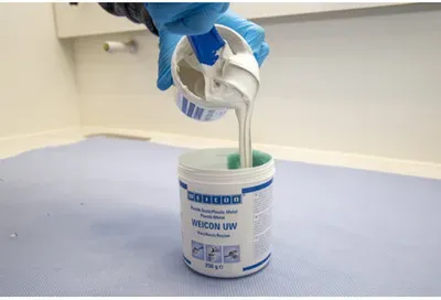 UW | mineralisch gefülltes Epoxidharz-System für Reparatur und Formgebung auf nassen Oberflächen | 200 g | weiß