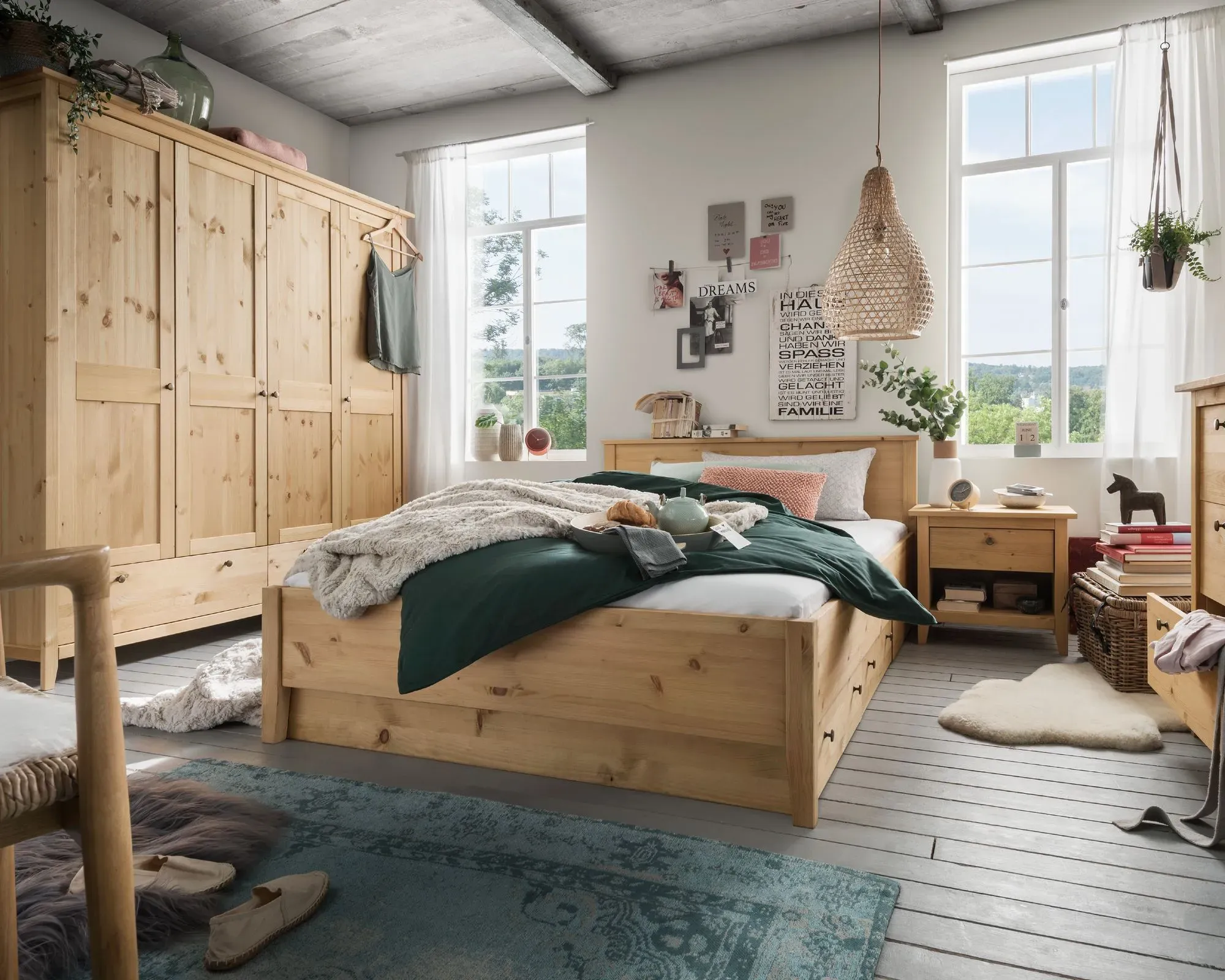 Massivholz »Solvita« Bett laugenfarbig 200x200 cm / kiefer
