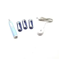 Oral-B iO Series 3 Plus hellblau + Aufsteckbürsten 3 St.