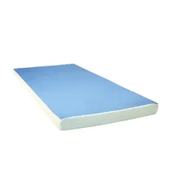 Anti- Dekubitus-Matratze mit blauem Bezug