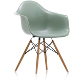 Vitra - Eames Fiberglass Armchair DAW, Esche honigfarben / Eames sea foam green (Filzgleiter weiß)