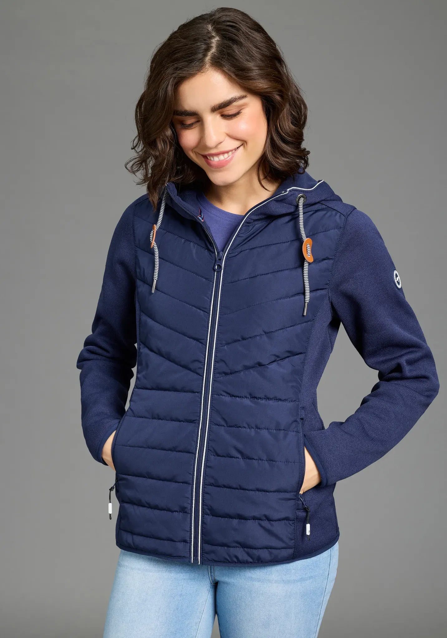 Hybridjacke KANGAROOS, Damen, Gr. 42, blau (marine), Web, Obermaterial: 100% Polyester. Kapuzenfutter: 100% Polyester. Wattierung: 100% Polyester. Ärmel: 100% Polyester, kontrastfarbene Details, unifarben, Basic schmal, eingefasste Kante, Jacken, Übergangsjacke mit Kapuze Reißverschlusstaschen