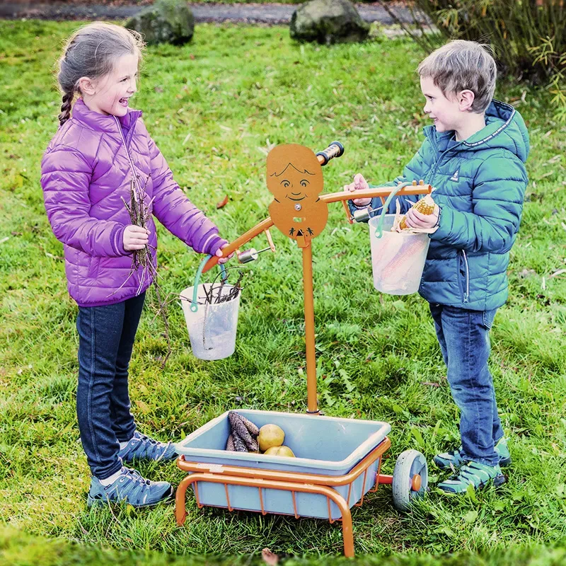 Beleduc TopTrike Mobile Experimentierwaage Lernspielzeug - 70,6x53,3x92 cm, pulverbeschichteter Stahl, 2 Eimer, Becken