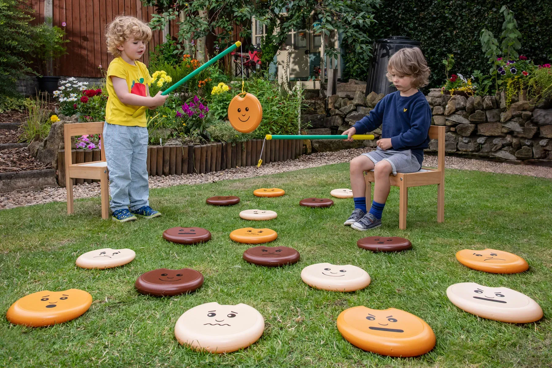 Motorik Angelspiel mit Gefühlen HDPE-Kunststoff 18-teilig, bunt, 2-5 Jahre - Educational Advantage - 2 Angelruten, Outdoor geeignet