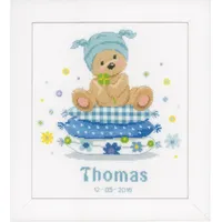 Vervaco Gezählter Kreuzstich Stickpackungen Stickset Baby Geburt Bär auf Kissen Wanddekoration Handarbeit Set für Erwachsene Kreatives Handwerk ca. 22 x 24 cm Geburt Geschenk Hausdeko