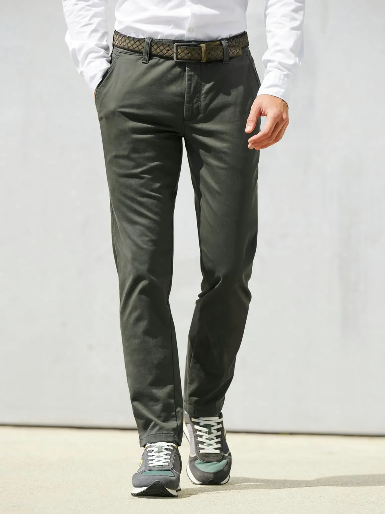 Le pantalon chino à front plat  Eurex by Brax vert