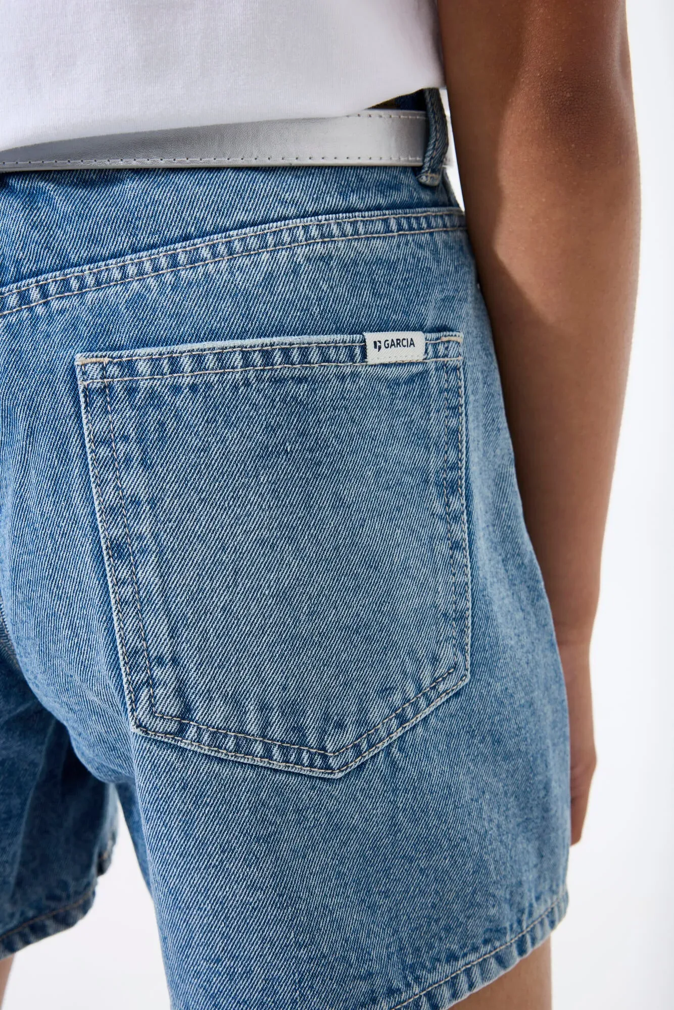 Jeansshorts GARCIA, Mädchen, Gr. 128, N-Gr, medium used, Denim/Jeans, Obermaterial: 100% Baumwolle, unifarben, normal kurz, Jeans Jeansshorts, im 5-Pocket-Stil, für Girls