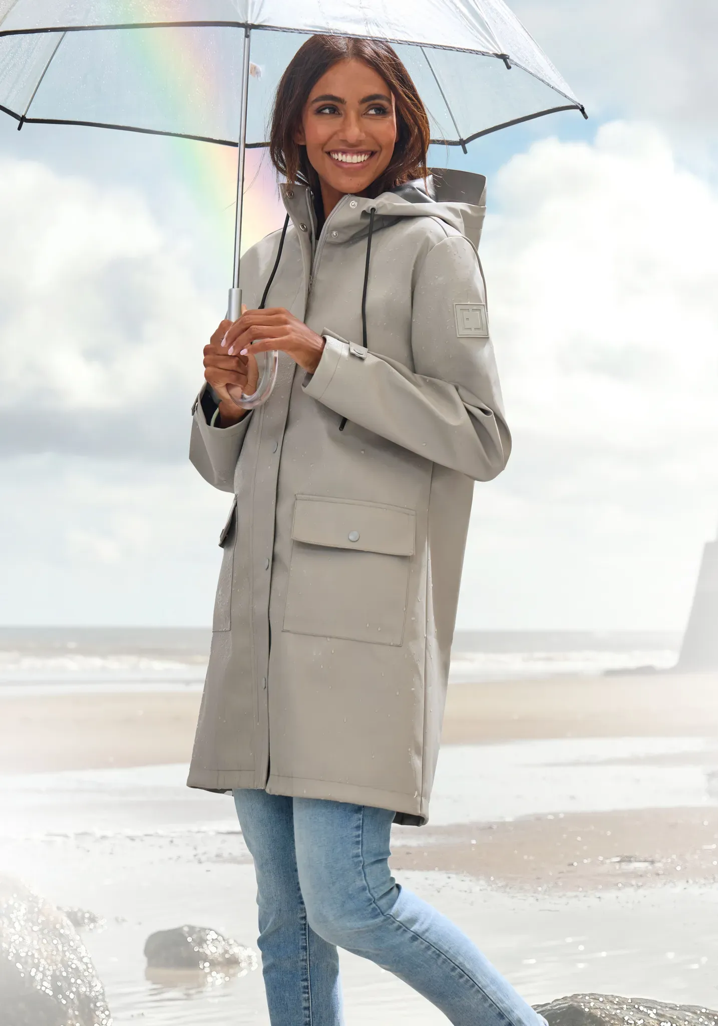 Regenjacke ELBSAND, Damen, Gr. 42, grau (hellgrau), Obermaterial: 60% Polyurethan, 40% Polyester. Futter: 100% Polyester. Meshfutter: 100% Polyester, unifarben, gerade knielang, normaler Saum mit Druckknöpfen,verstellbar, Jacken Regenjacke, Mesh-Einsatz unter der Rückenpasse für ausreichende Belüftung