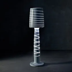Design Stehlampe Miss Jane Indoor – Outdoor Serralunga
