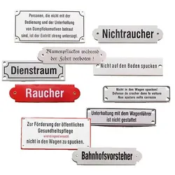 Emaille Lagerschilder mit unterschiedlichen Beschriftungen (Variante: Nicht in den Wagen spucken! 3-sprachig)