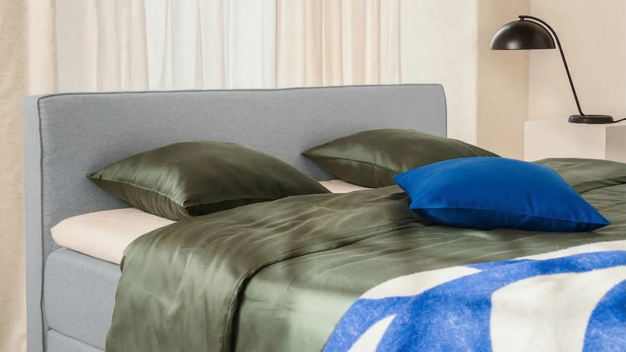 BRUNO Boxspringbett Premium 200x200cm in Hellgrau | Matratzen-Härtegrad: Links H3 / Rechts H2 | mehrfach ausgezeichnet in Design & Qualität
