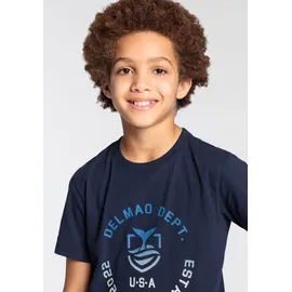 delmao T-Shirt "mit Logo-Print für Jungen", Jungen, Gr. 176/182, blau (marine), Single Jersey, Obermaterial: 100% Baumwolle, bedruckt, Basic hüftbedeckend, Rundhals, Shirts T-Shirt, Kurzarm, Basic-Passform, mit Logodruck, Rundhalsausschnitt