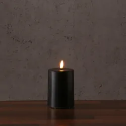 LED Stumpenkerze MIA - Echtwachs - realistische 3D Flamme - H: 10cm - Batteriebetrieb - schwarz