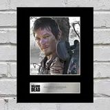 Von Norman Reedus, Daryl Dixon von „The Walking Dead“ signiertes Foto mit Passepartout