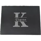 Herz & Heim® Personalisierte Servierplatte aus Schiefer mit Gravur – 40 x 30 cm rustikale Schieferplatte mit verschiedenen Motiven – Geschenkidee für Paare, Feinschmecker & Familien (Monogramm)