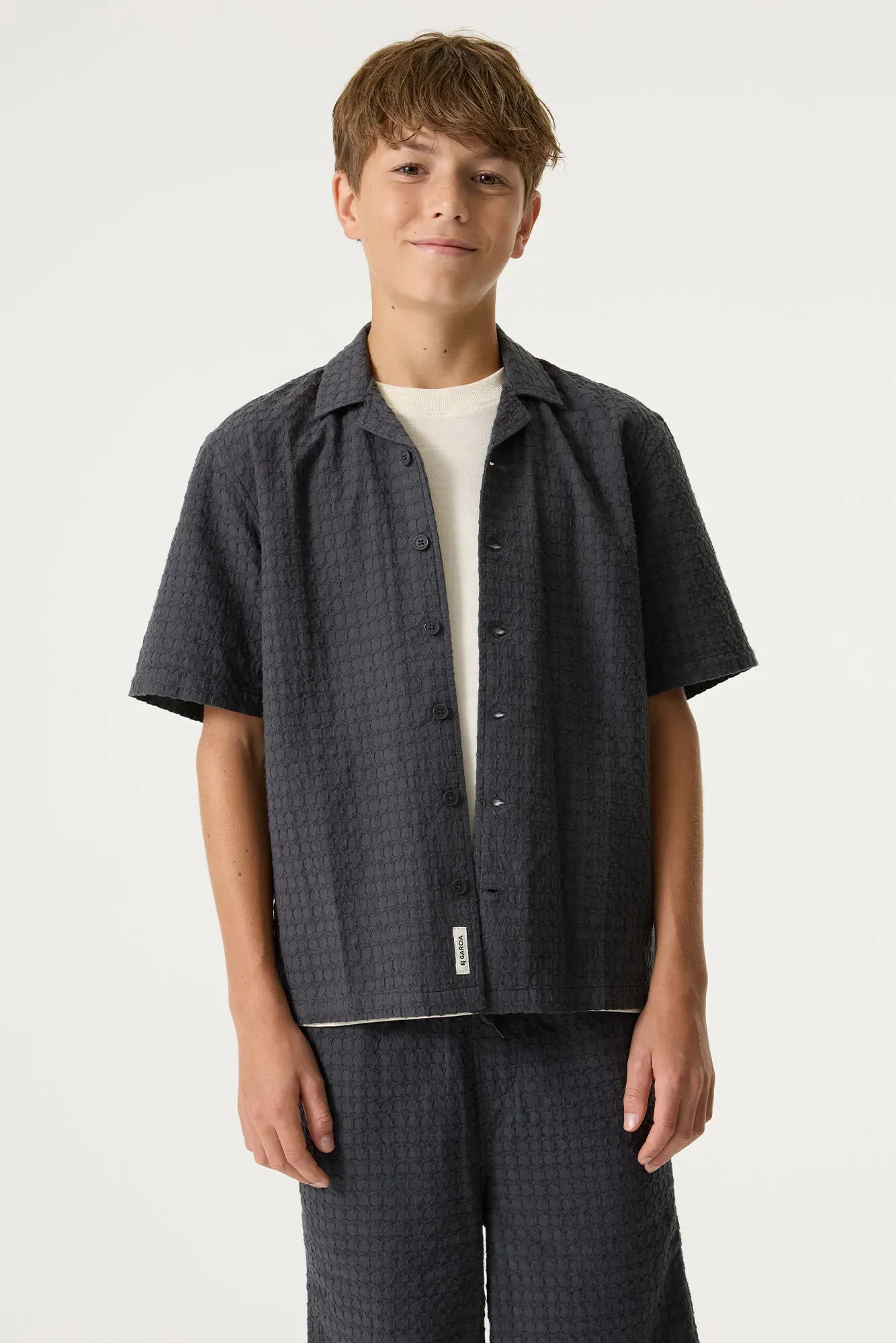 Kurzarmhemd GARCIA, Jungen, Gr. 164/170, N-Gr, dunkelgrau, Web, Obermaterial: 100% Baumwolle, unifarben, normal hüftbedeckend, Rundhals, Hemden, in Waffle-Optik