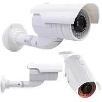 O&W Security Überwachungskamera Attrappe – Dummy CCTV Kamera mit Objektiv, Blink-LED & Bewegungssensor, wettergeschütztes Gehäuse mit Regendach, schwenkbar, Wand/Decke, 2xAAA