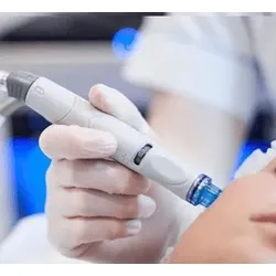 Gesichtsbehandlung - IS CLINICAL + Aqua Facial