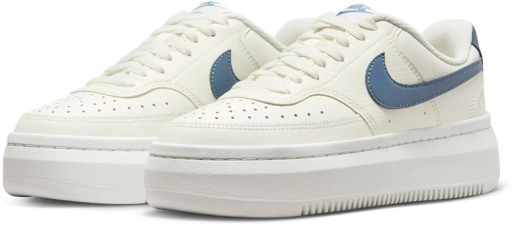 Sneaker NIKE SPORTSWEAR "COURT VISION ALTA", Gr. 42, weiß (sanftes weiß), Leder, Synthetik, sportlich, Schuhe, Design auf den Spuren des Air Force 1