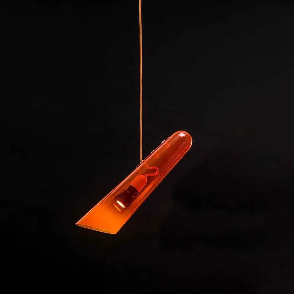 Brokis Hängeleuchte Flutes 30° Orange / Orange / Eisen. Orange-Matt