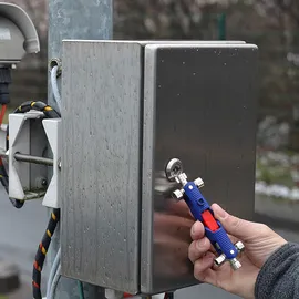Knipex Schaltschrankschlüssel 00 11 06 V04 1-tlg.