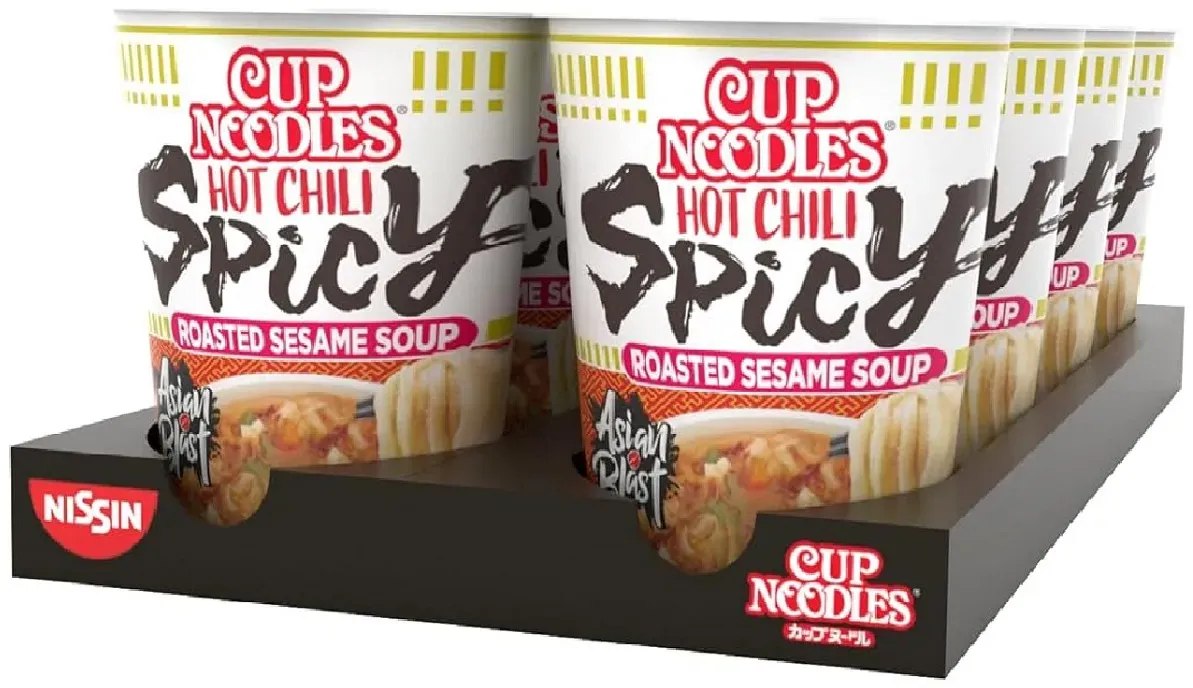 Nissin Cup Noodles Hot Chili Spicy 8er Pack mit Chilis geröstetem Sesam & Gemüse