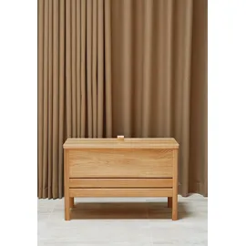 Form & Refine A Line Bank und Truhe