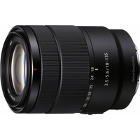 Sony SEL-18135 Zoom Objektiv 18-135mm F3.5-5.6 OSS (E-Mount APS-C für A5000/A5100/A6000 Serien & Nex) schwarz Sony SEL-18135 Zoom Objektiv 18-135mm F3.5-5.6 OSS (E-Mount APS-C für A5000/A5100/A6000 Serien & Nex) schwarz