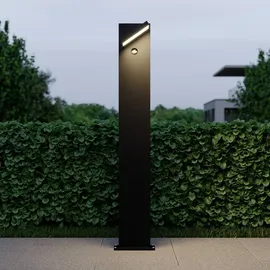 LUCANDE Silvan mit Bewegungsmelder Spritzwassergeschützt (Modern) in Schwarz aus Aluminium (1 flammig,) - Wegeleuchte Pollerleuchte, Wegelampe, Sockelleuchte