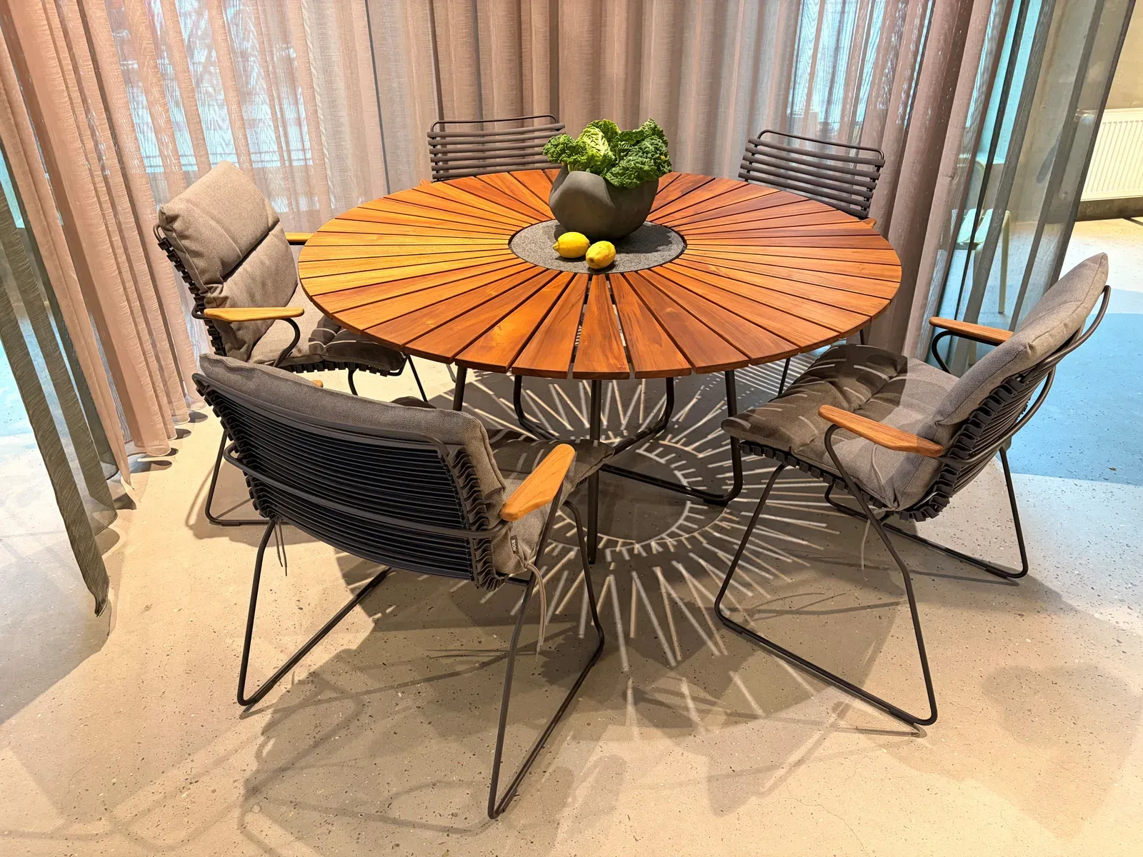 Houe Circle Teak Gartentisch rund