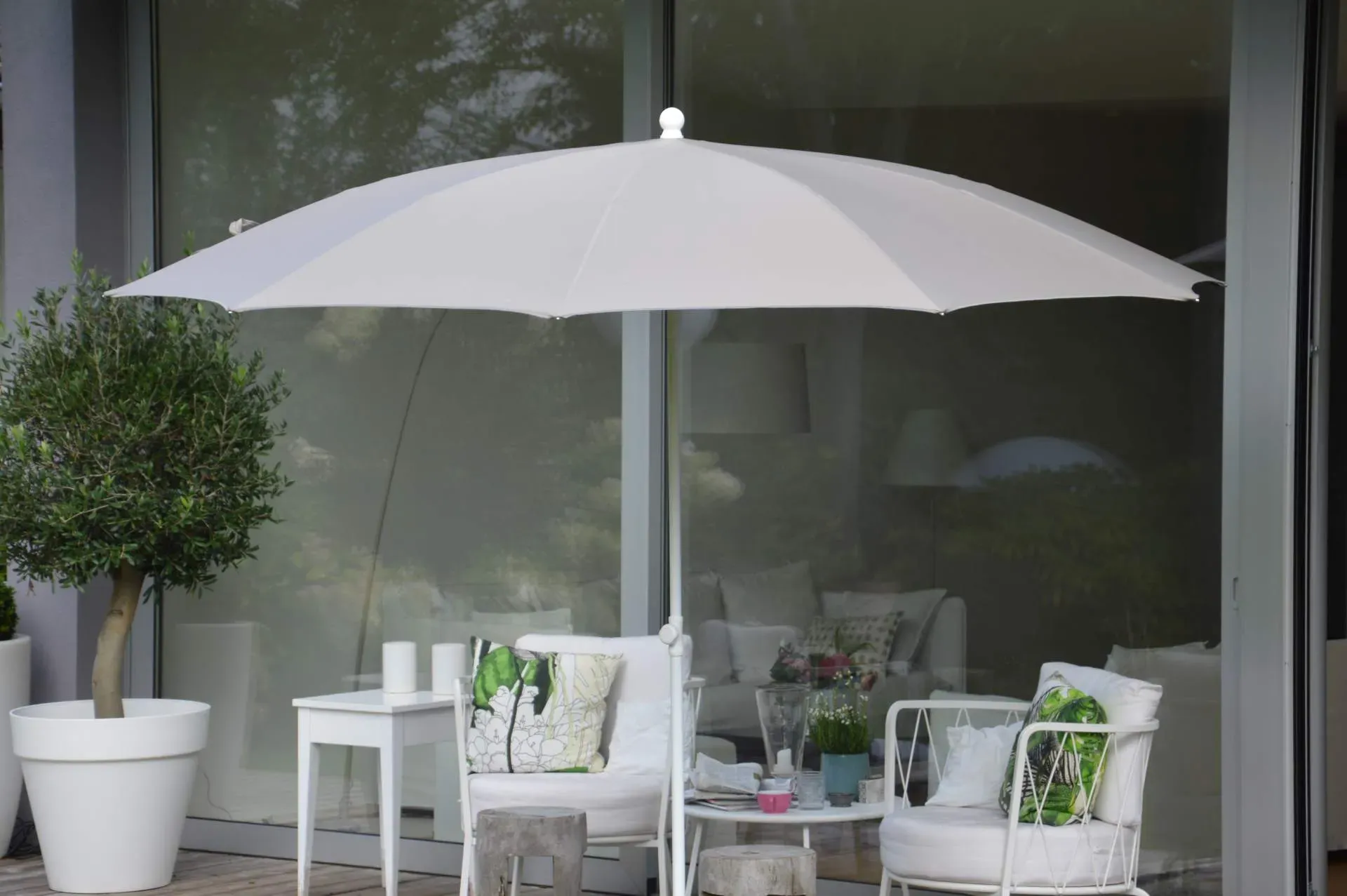 Sonnenschirm Salina, langlebiger Polyacryl-Bezug, modern, weiß, schräg stellbar, für Outdoor