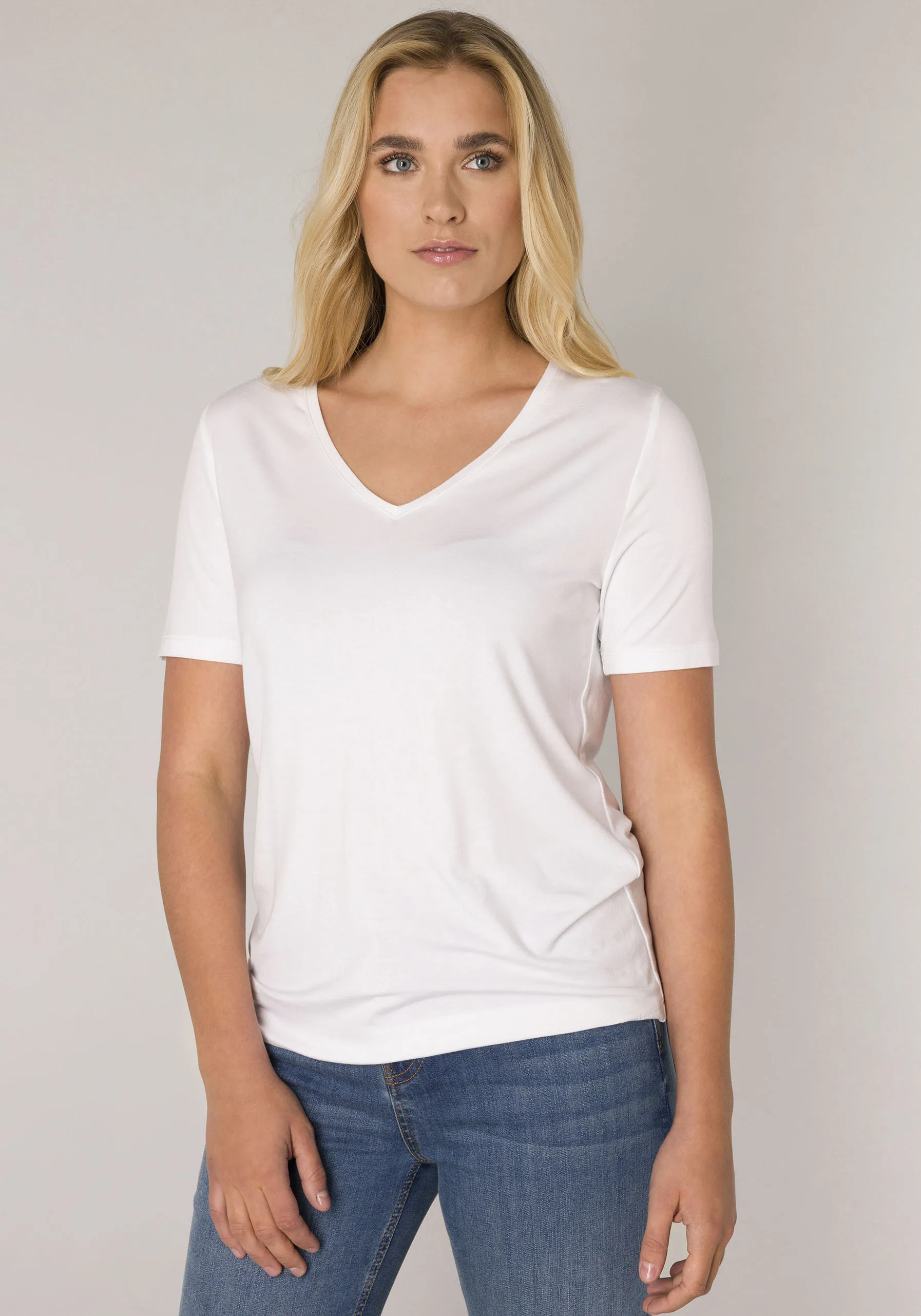 Base Level T-Shirt, mit V-Ausschnitt Base Level white 48