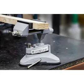 BGS Do it yourself Tisch-Schraubstock schwenkbar Backen 70 mm mit Vakuum-Saugfuß