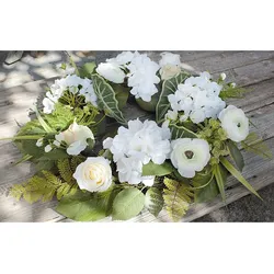 Künstlicher Kranz Ranunkel / Rose / Hortensie, Ø 50 cm, creme-weiß