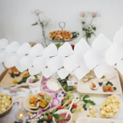 ECOFIESTA 12 Stück Papier-Girlanden 3,6 m -  wiederverwendbare Partydekoration Dekogirlande in weiß für Geburtstage, Hochzeiten und Partys