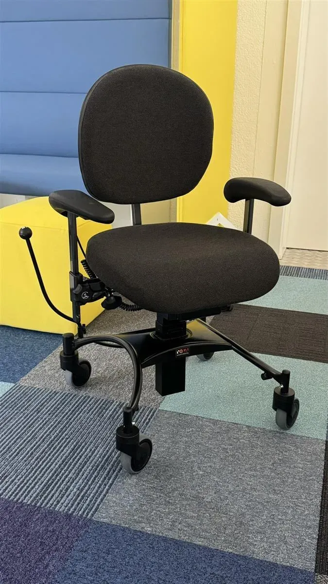 Vela Tango 100EL Therapiestuhl Trippelstuhl Sofort Lieferbar in Stoff Dunkelgrau