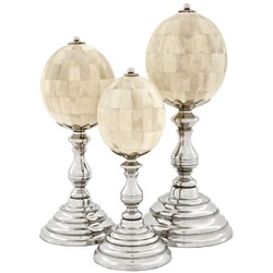 Casa Padrino Luxus Deko Set Naturfarben / Silber - 3 Eier aus Naturknochen mit Sockel - Schreibtisch Deko - Wohnzimmer Deko - Luxus Kollektion