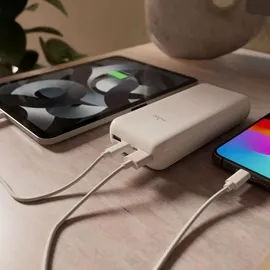 PURO Power Bank 20000 mAh mit zwei USB-A-Anschlüssen und einem USB-C-Schnellladeanschluss – inklusive Kabel - Weiß