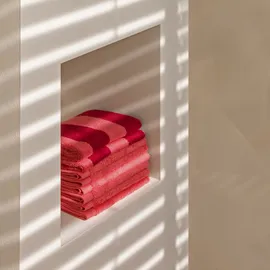 Möve Superwuschel Handtuch 50 x 100 cm ruby/coral