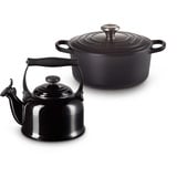 Le Creuset Signature Gusseisen-Bräter mit Deckel, Ø 24 cm, Rund, Für alle Herdarten und Induktion geeignet + Le Creuset Wasserkessel, Füllmenge: 2,1 l, Emaillierter Stahl/Phenolgriffe