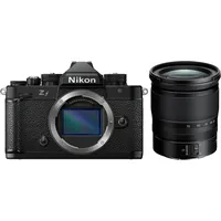 Nikon Z f + Nikkor Z 24-70 mm f/4,0 S schwarz