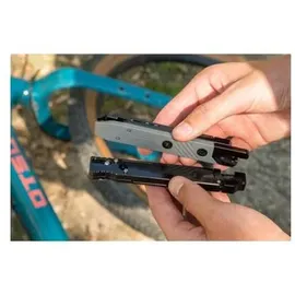Wolf Tooth 8-Bit Chainbreaker ohne Akku + Utility Knife