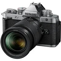 Nikon Z f + Nikkor 24-70 mm f/4,0 S silber