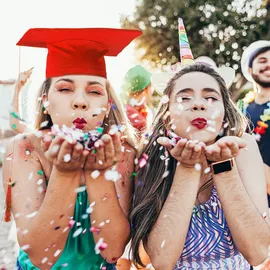 Relaxdays Doktorhut 2er Set, Absolventenhut mit Quaste, für Abitur, Bachelor- & Masterabschluss, Abschlusshut, rot