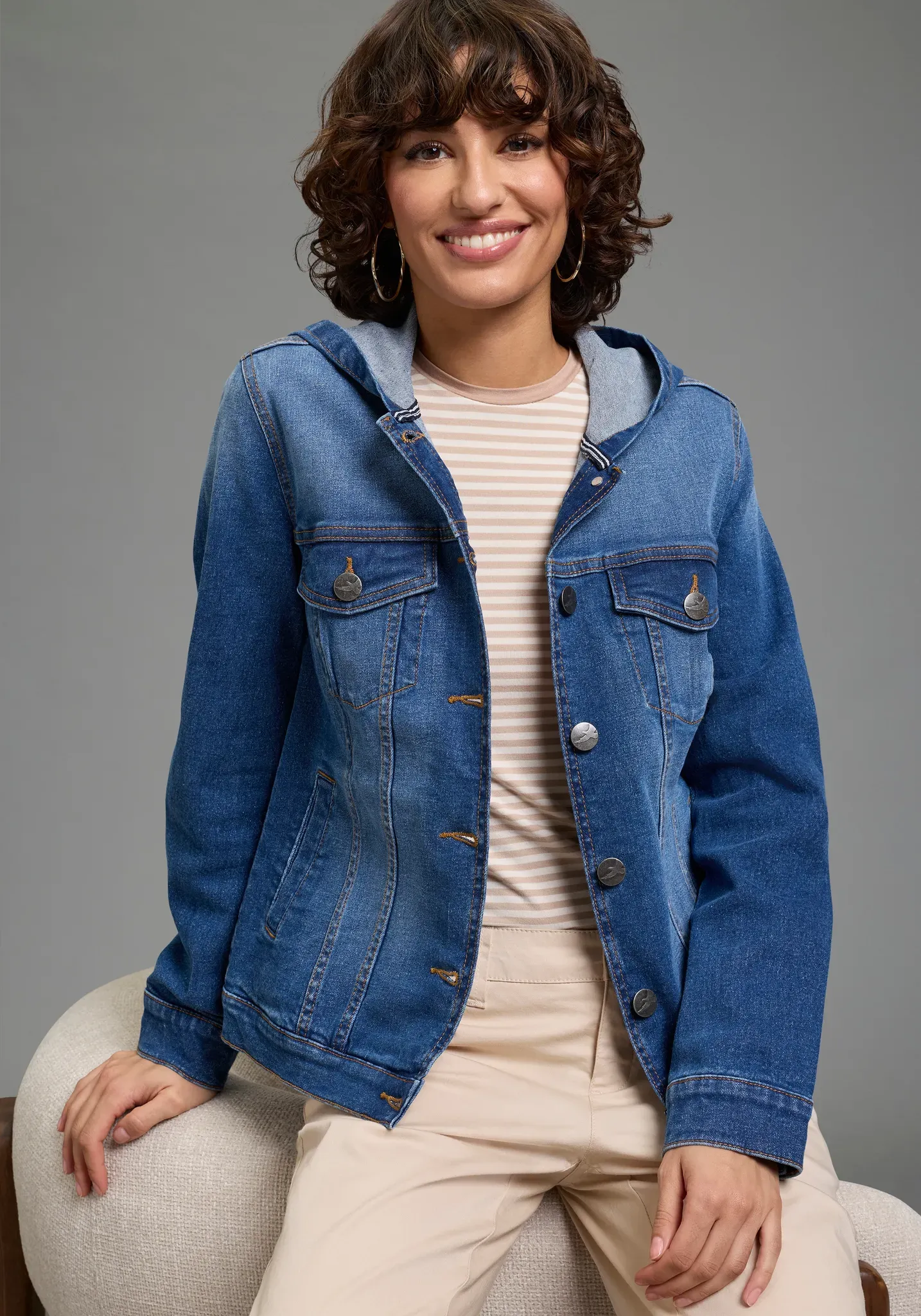 Jeansjacke ARIZONA, Damen, Gr. 36, blau (blau used), Denim/Jeans, Obermaterial: 98% Baumwolle, 2% Elasthan, unifarben, regular fit hüftlang, 1-Knopf-Manschette, Jacken Jeansjacke, mit Kapuze, Regular Fit, mit Knopfleiste, mit Knopf-Applikationen