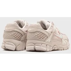Nike WMNS ZOOM VOMERO 5 - - 38